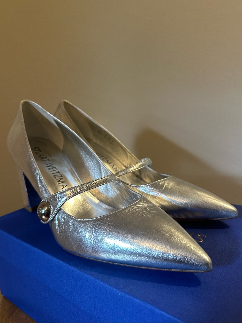 NIB Stuart Weitzman Metallic Silver Pointed Mary Jane Pumps, 10.5